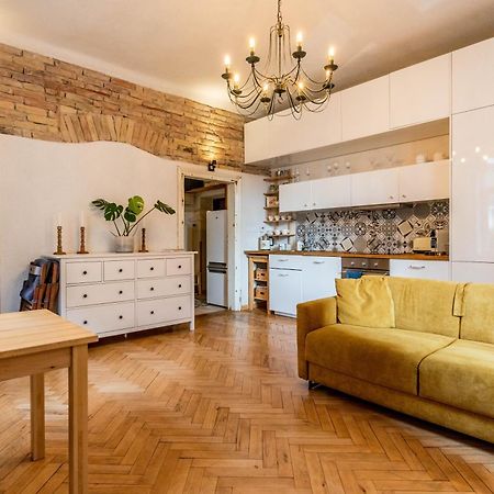 Historical Wine Apartment Братислава Экстерьер фото