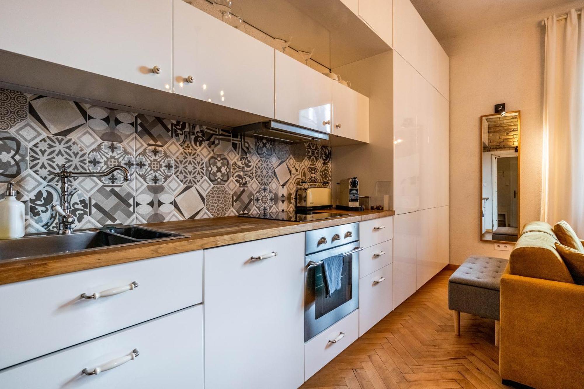 Historical Wine Apartment Братислава Экстерьер фото