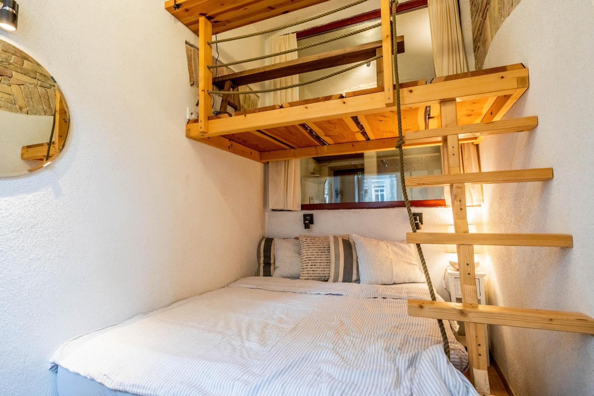 Historical Wine Apartment Братислава Экстерьер фото